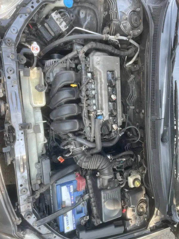 Встановлення ГБО на Toyota Avensis у Запоріжжі під капотом